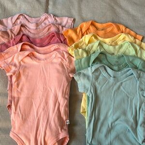 Lot of 10 Short Sleeve Onesies - Honest Company 6-9mo